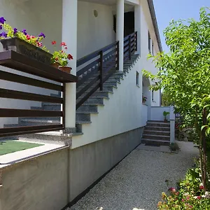  Apartment Maja